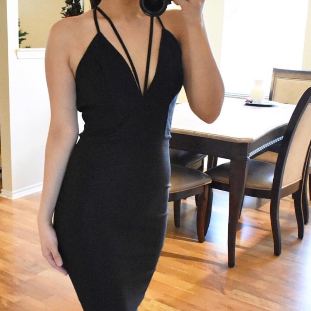 Black Sleeveless Midi Dress